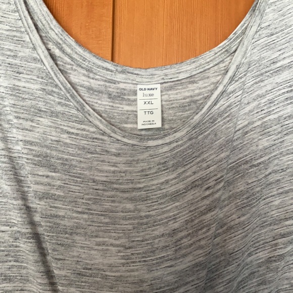 Simple tee - Picture 3 of 3